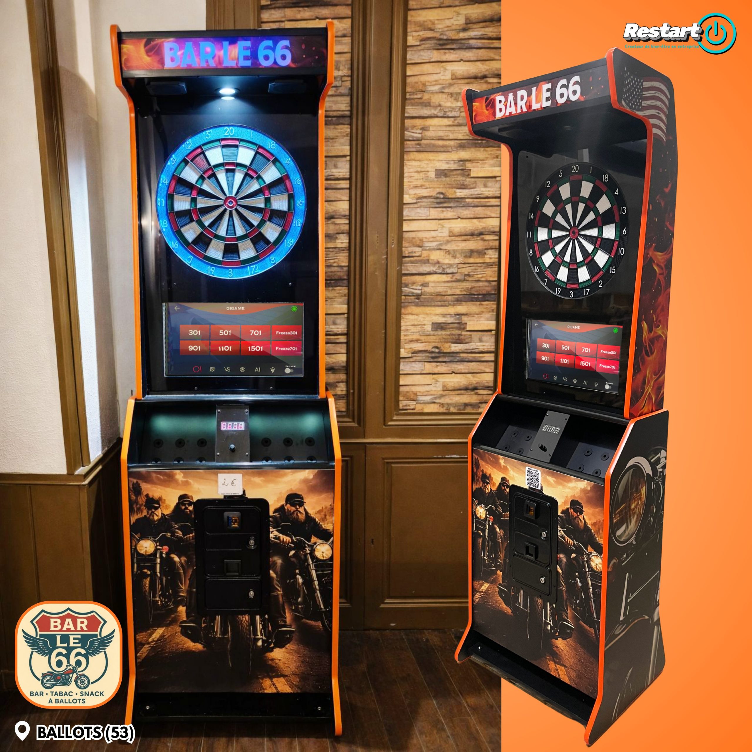 Deux vues d’une borne de fléchettes interactive personnalisée orange pour le Bar Le 66, installée dans le bar et présentée de profil