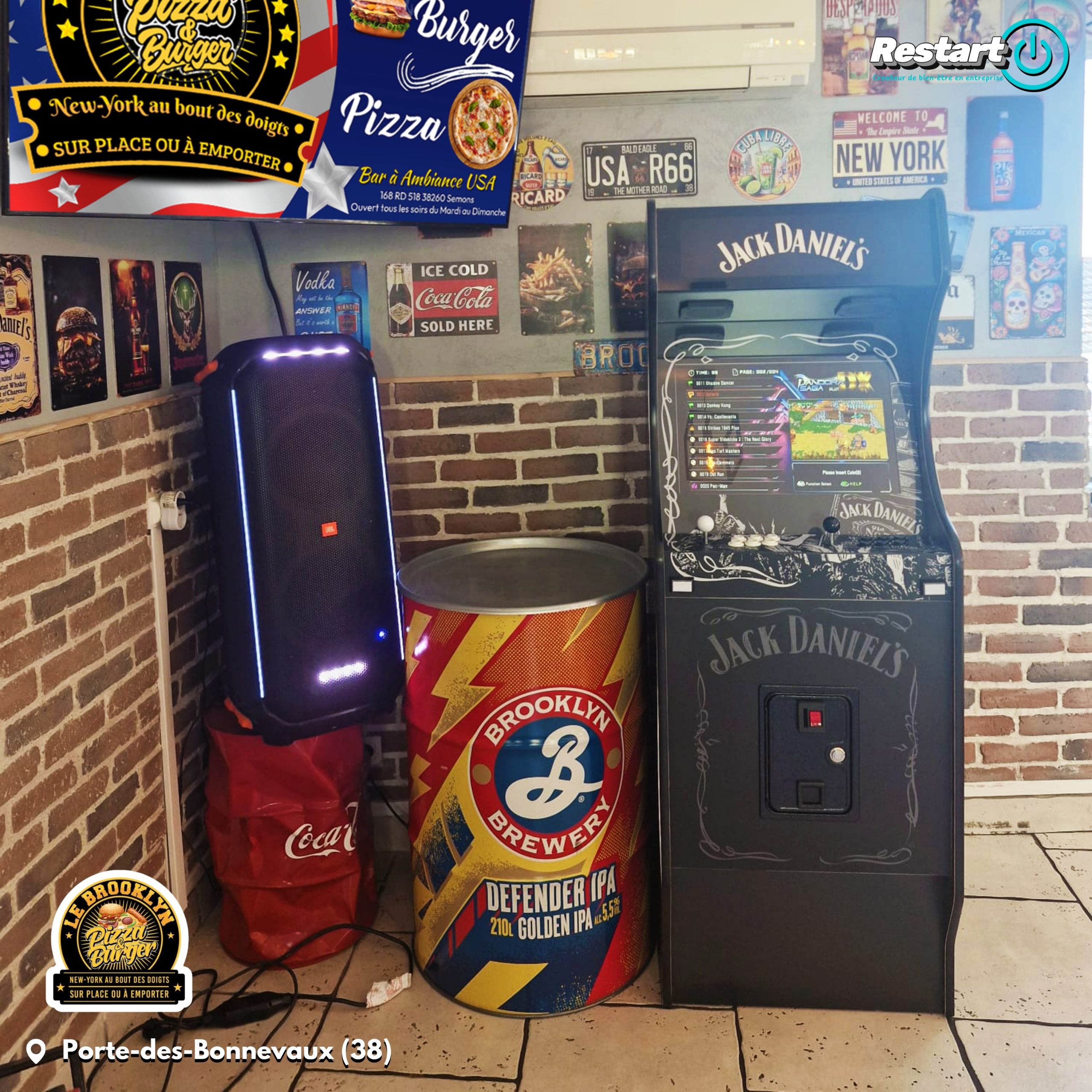 Borne d’arcade Jack Daniel’s installée dans l’espace bar du Brooklyn à Porte-des-Bonnevaux