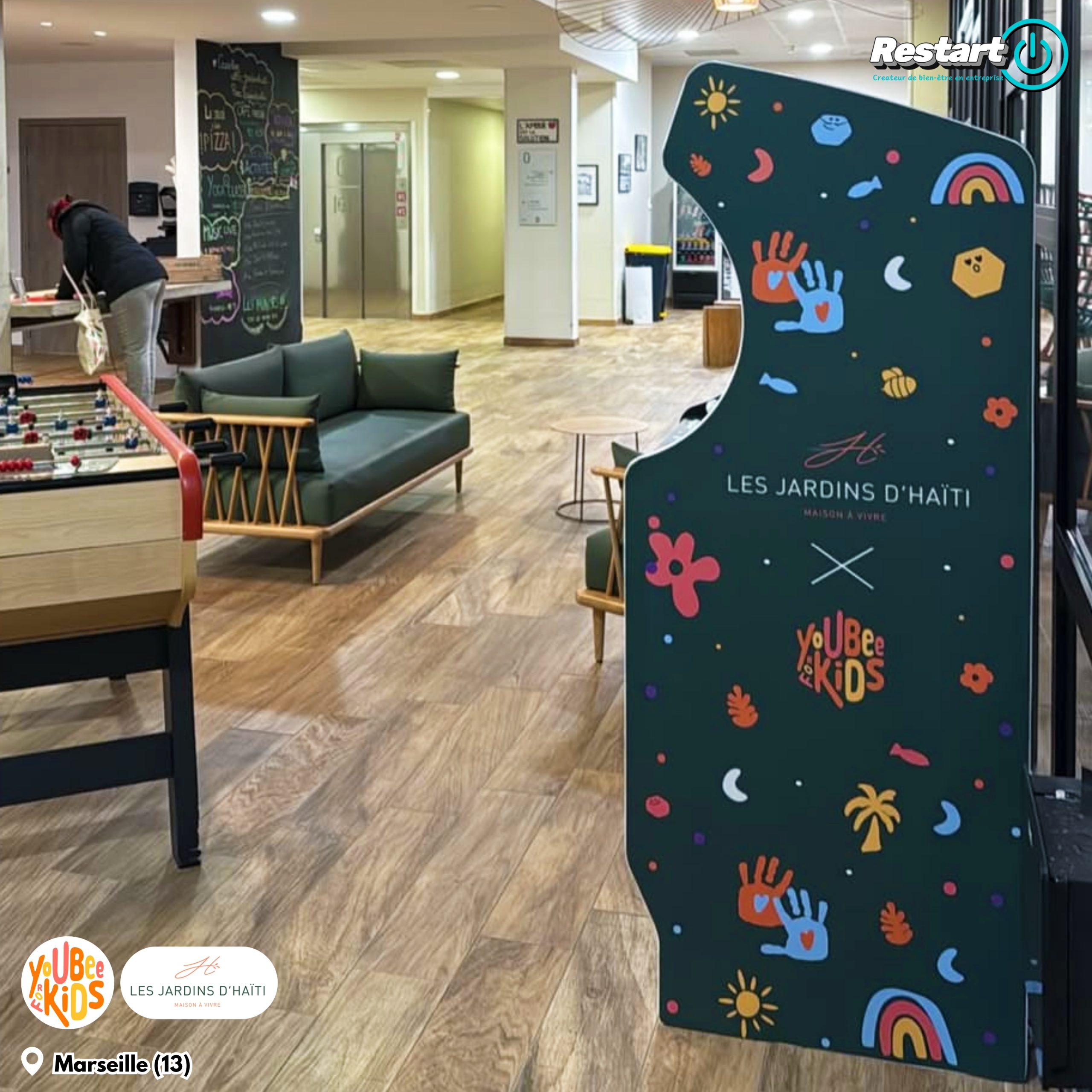 Borne d’arcade YOUBEE FOR KIDS intégrée à l’espace de vie des Jardins d’Haïti à Marseille