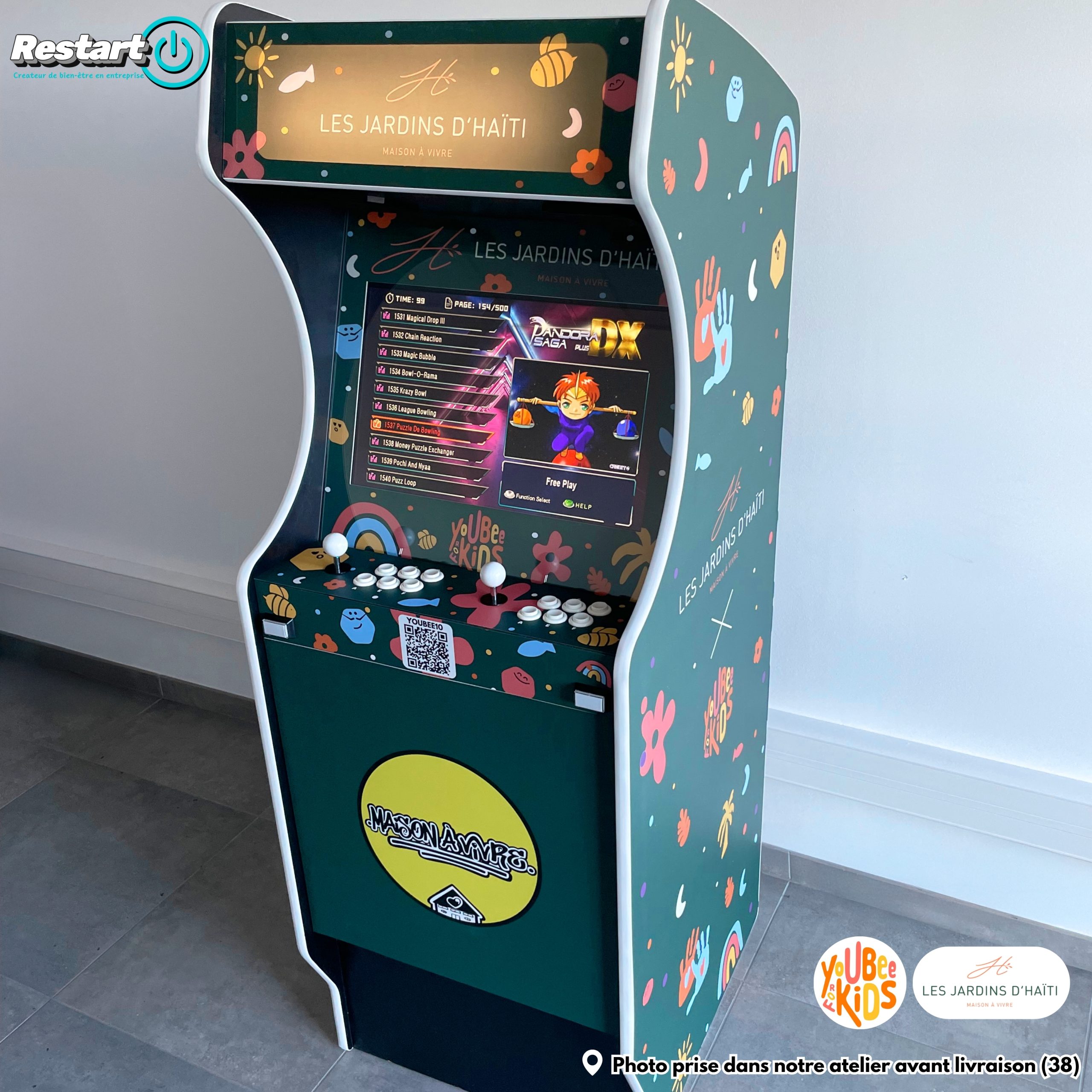 Borne d’arcade personnalisée YOUBEE FOR KIDS installée aux Jardins d’Haïti